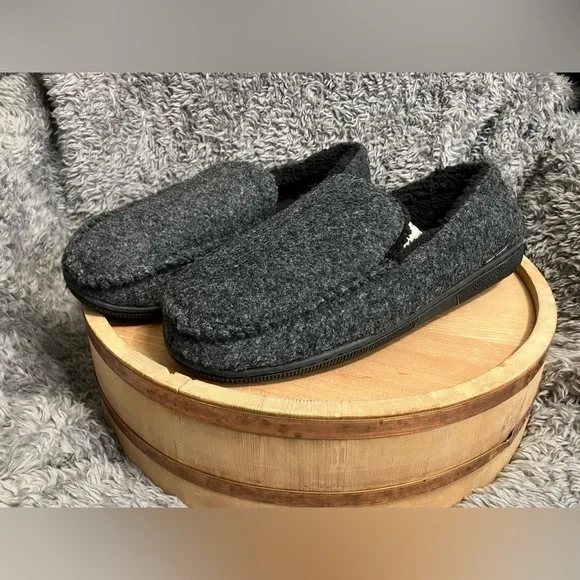 Muk Luks Grey Slippers Size 8-9 - Picture 3 of 9